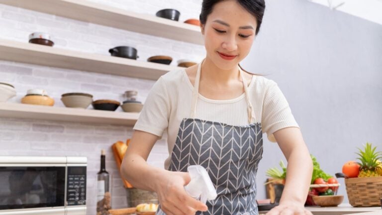 13 Ways to Use Vinegar to Clean Tricky Areas at Home
